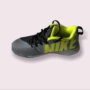 New! Perfect! Team Hustle Nike Youth Sneaker. For women or child/ Unisex.